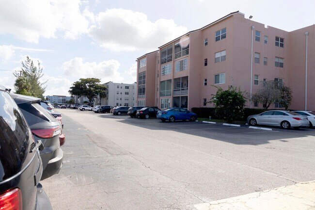 Foto del edificio - 2851 Somerset Dr