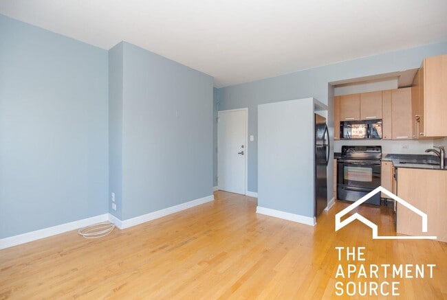Photo - 732 W Bittersweet Pl (Chicago, IL) Apartment