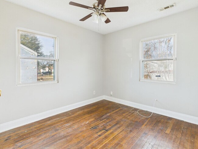 Foto del edificio - 2606 Redwood Ave