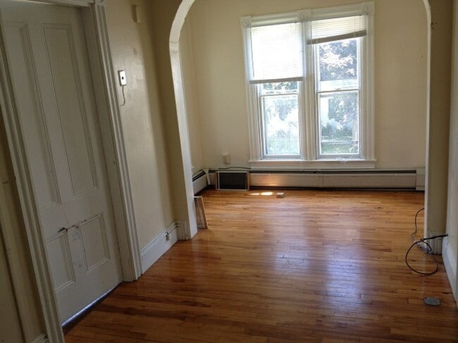 Building Photo - 15 Pond St