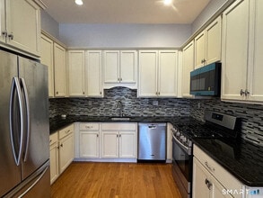 Building Photo - 2067 Barnum Ave
