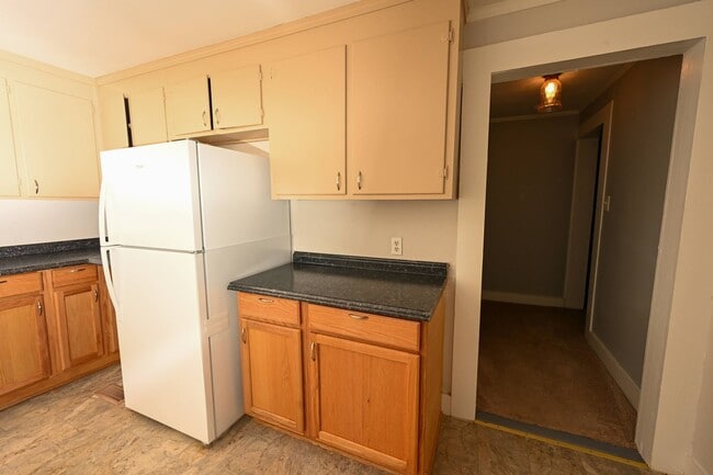 Building Photo - Charming 2BR / 2BA Home with Front Porch & Large Private Yard