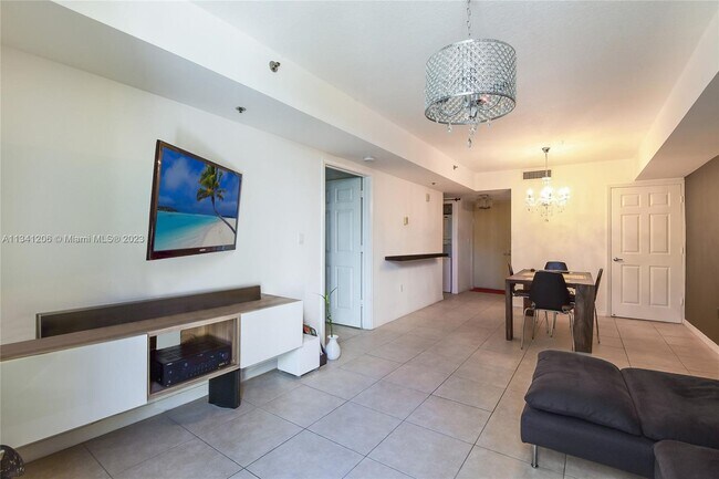 Foto del edificio - 8888 Collins Ave