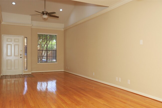 Foto del edificio - 107 Manor Pl