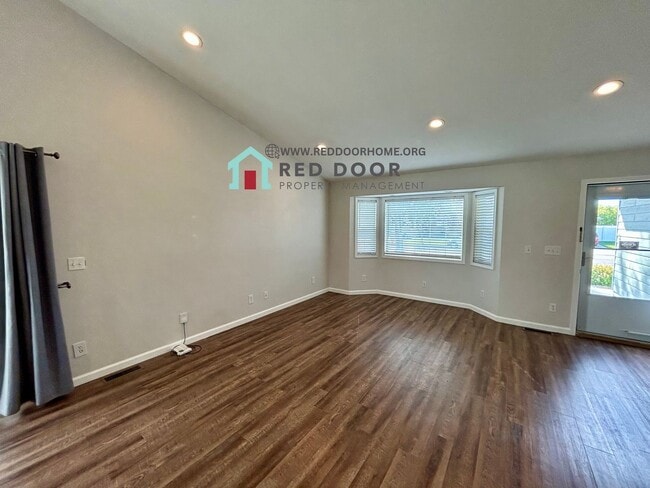 Building Photo - Modern 4 Bed, 3 Bath Home – Pet Friendly w...