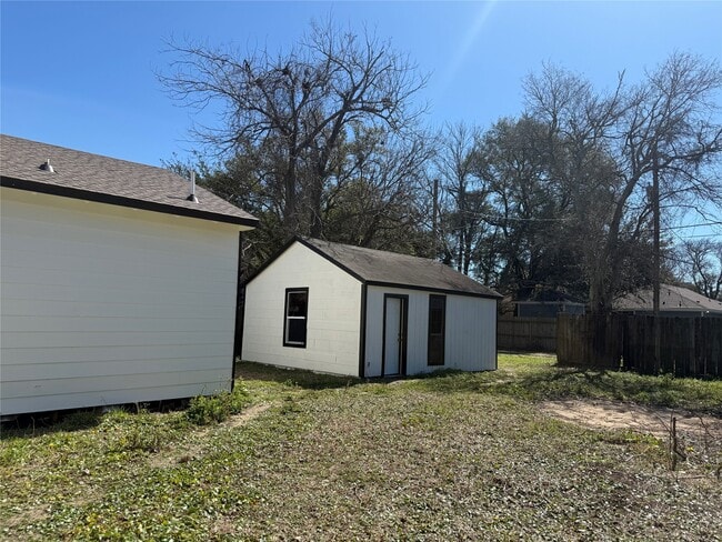 Building Photo - 815 17th Ave N