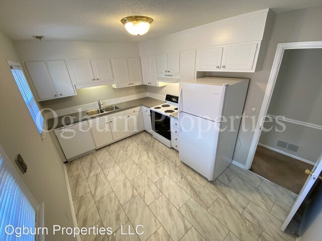 Building Photo - 3 br, 2.5 bath House - 3930-D VALLEY COURT