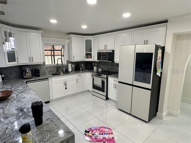 Foto del edificio - 6611 N Hale Ave