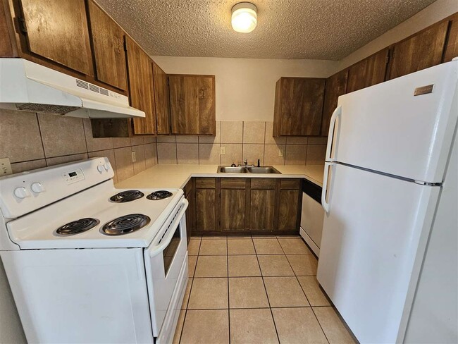 Building Photo - 7912 NW Crossland Cir