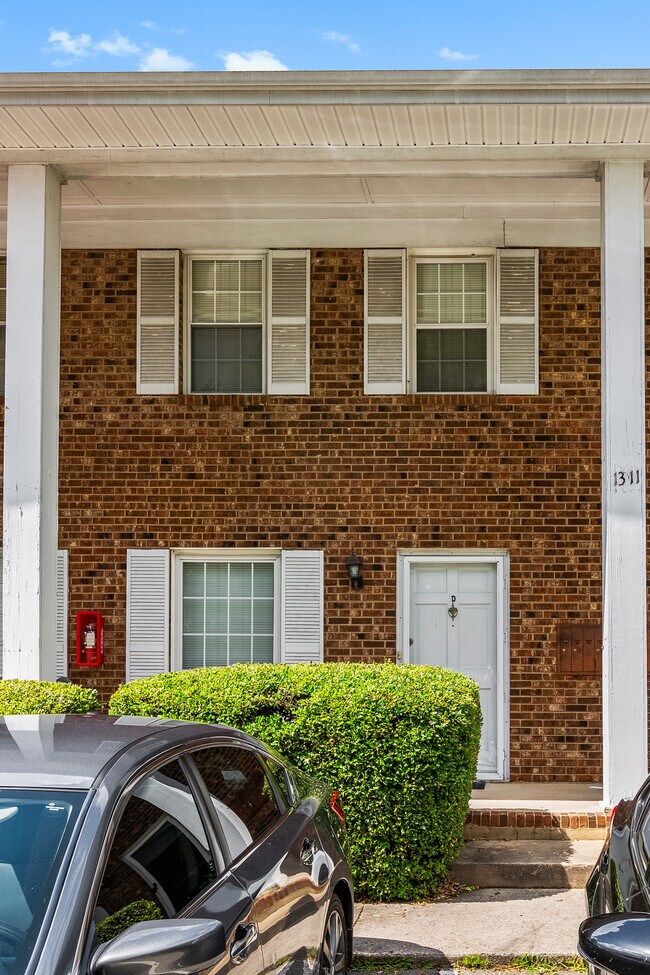 Foto del edificio - 1311 W Meadowview Rd