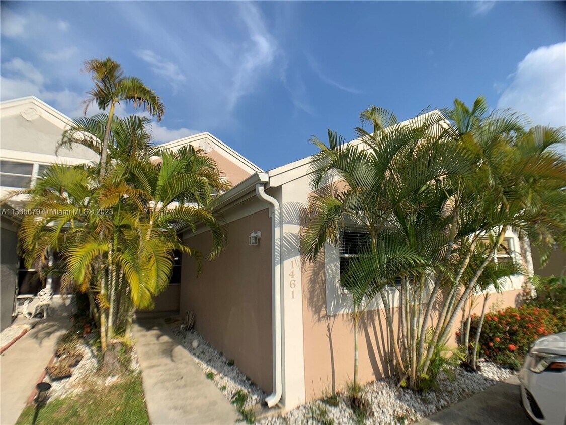 1461 NW 124th Ave, Pembroke Pines, FL 33026 Townhouse for Rent in