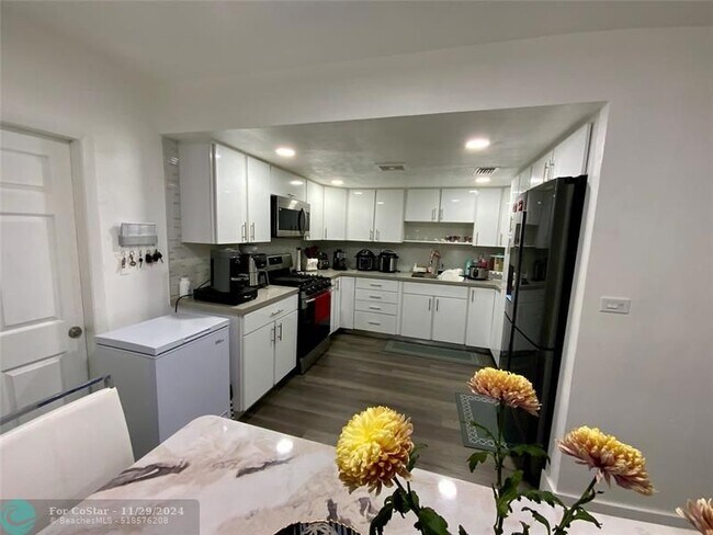 Foto del edificio - 8300 NW 185th Terrace