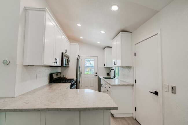 Building Photo - 2073 Waterbury