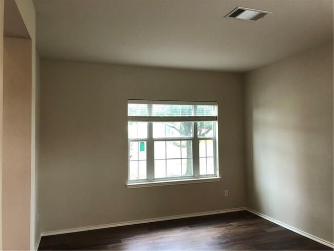Building Photo - 15100 Fernhill Dr