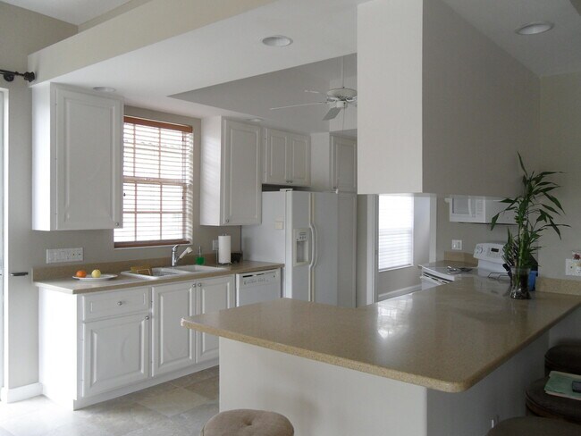 Foto del edificio - 8158 Rosalie Ln