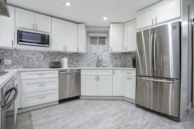 Foto del edificio - 3556 N Wilton Ave