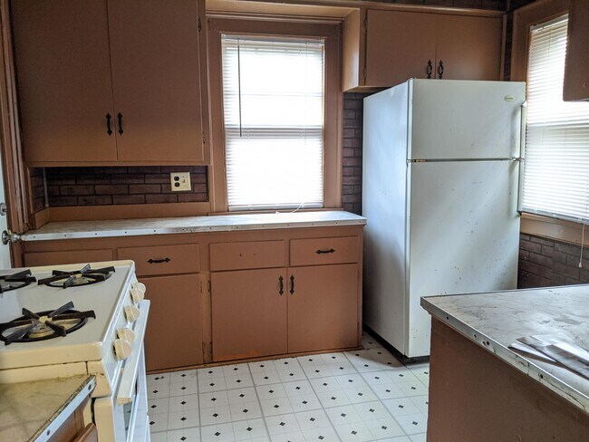 Building Photo - 205 Adams St