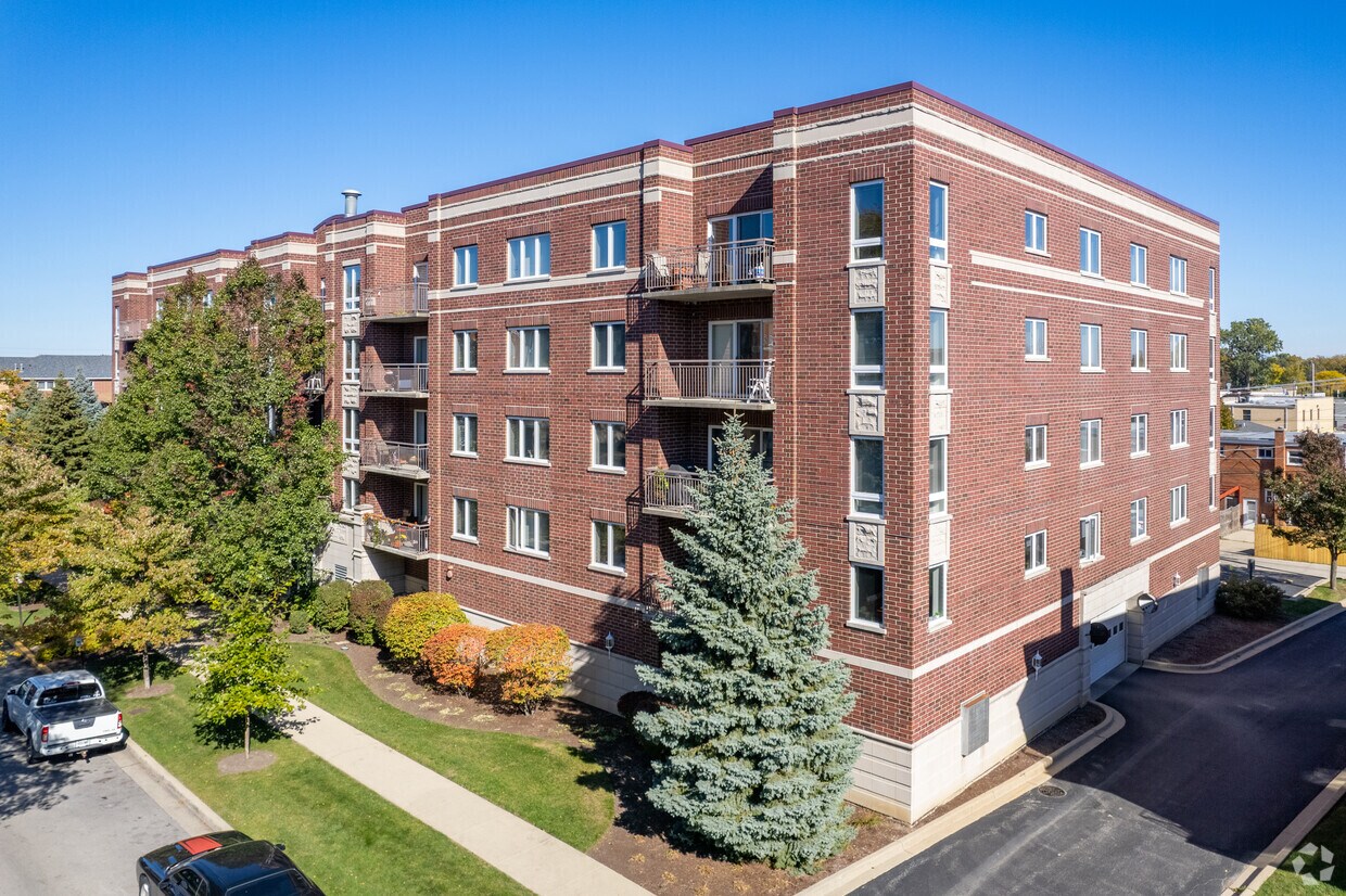 435 Alles St, Des Plaines, IL 60016 Apartments in Des Plaines, IL