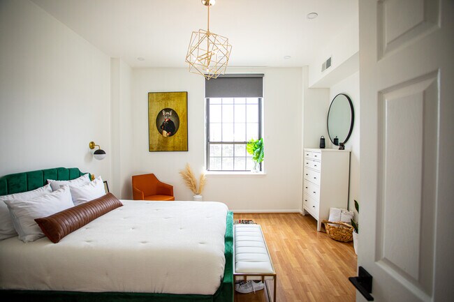 bedroom - 1011 Hunter St