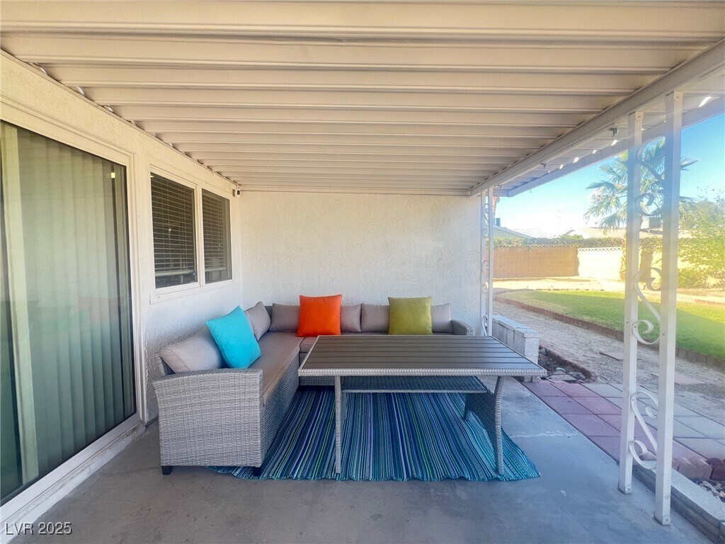 Foto del edificio - 4194 Greenpoint St