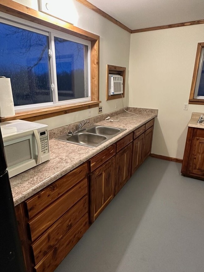 Building Photo - 1 Room efficiency apartment