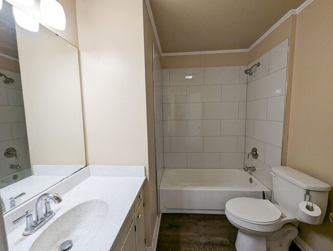 Building Photo - North Gate Village Home