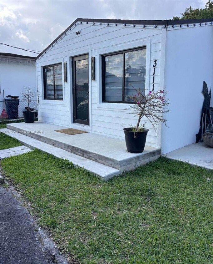 Foto principal - 3111 NW 28th St