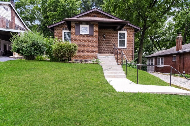Building Photo - 7420 Lansdowne Ave