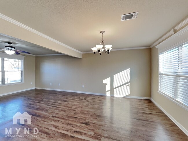 Building Photo - 3 Dunwood Dr