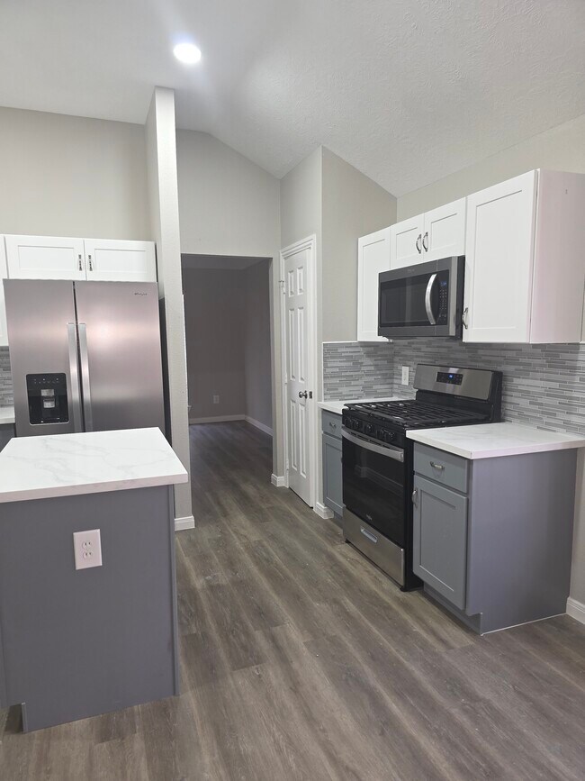 Cocina - 15427 W Little York Rd