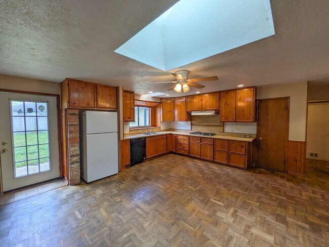 Building Photo - 770 Peyton Dr