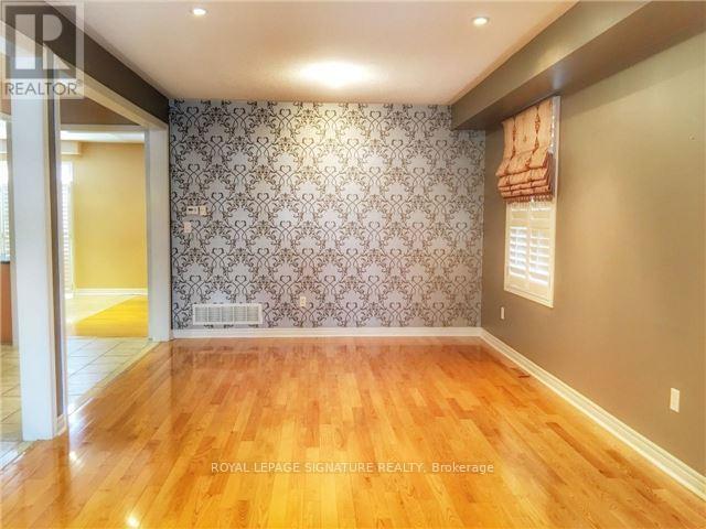 Photo du bâtiment - 110 Deerwood Crescent