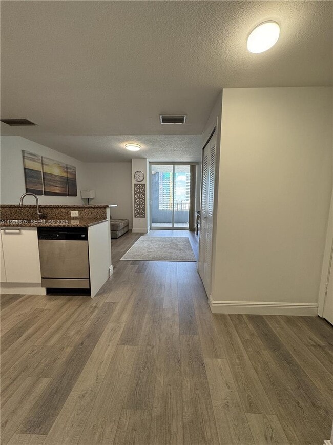 Building Photo - 170 SE 14th St