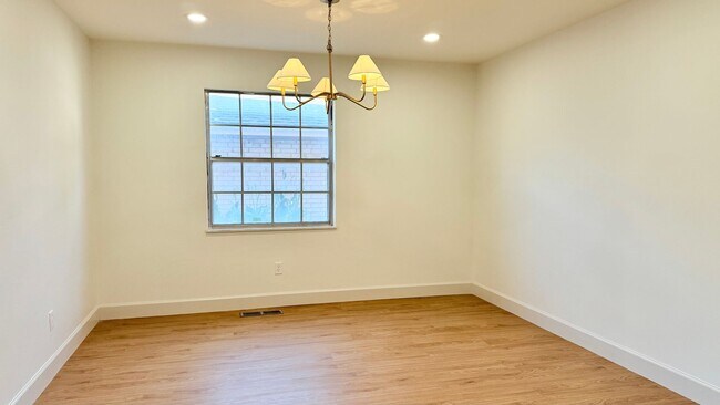 Foto del edificio - Fully Remodeled Home Near Penn and NW Expr...