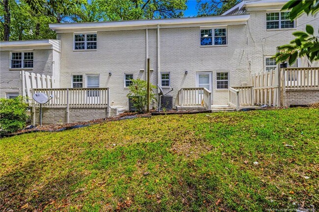 Foto del edificio - 2434 Bragg Blvd