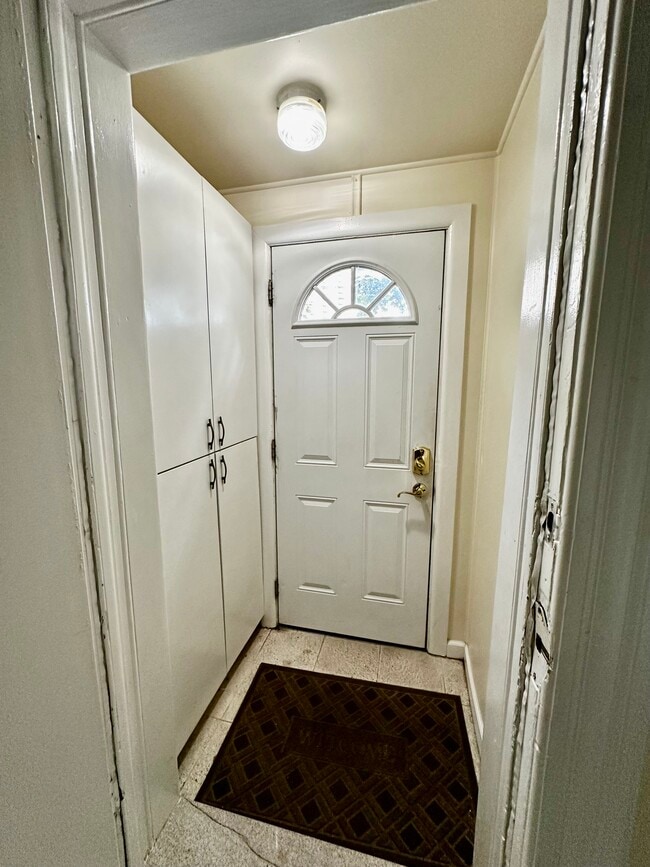Entry - 1585 Bergen Blvd
