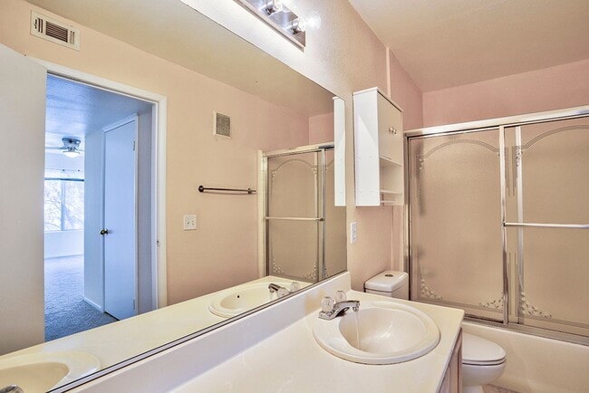 Foto del edificio - 2 Bed, 2 Bath Beautiful condo available now!