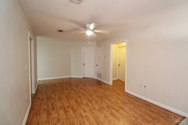 Foto del edificio - 7163 Pine Blossom Rd