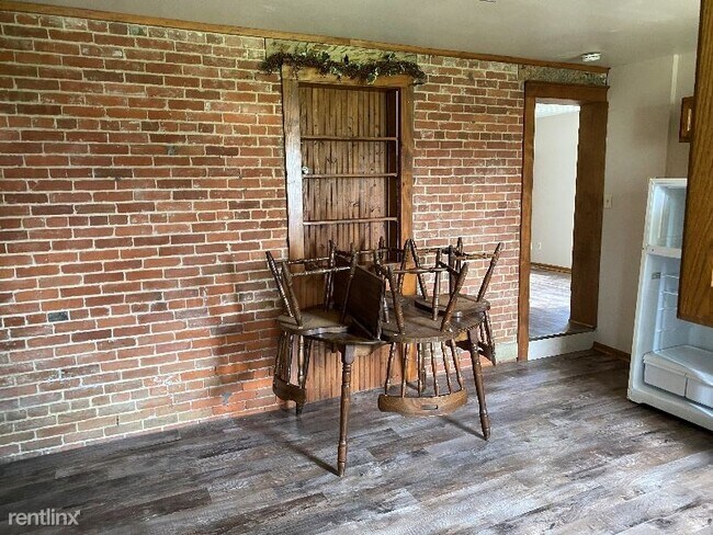 Foto del edificio - 2 br, 1 bath Apartment - 919 Harding Way E
