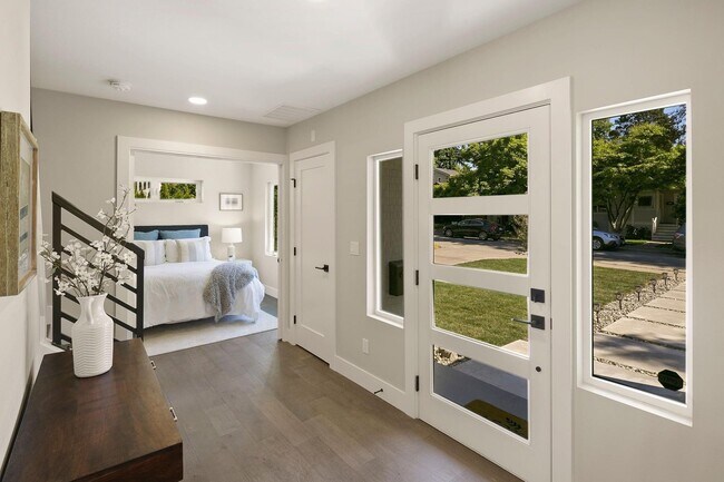 Entry - 330 NE 91st St