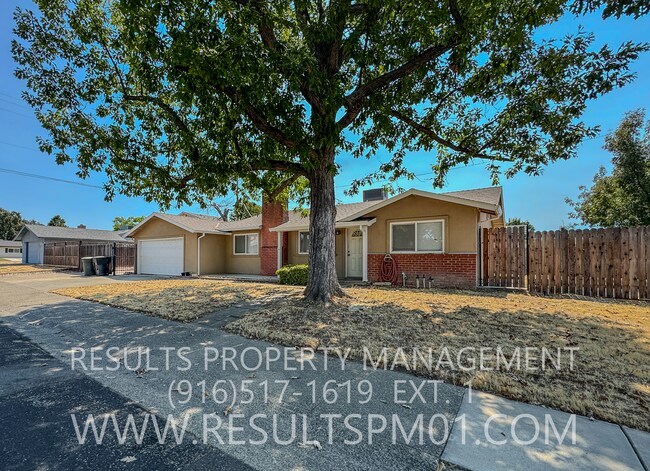 Foto del edificio - Charming Roseville Corner-Lot Home with RV...