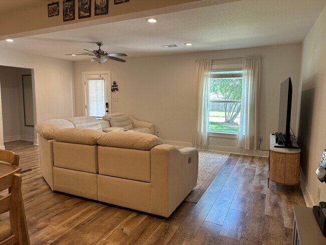 Living room area - 1212 16th Ave N
