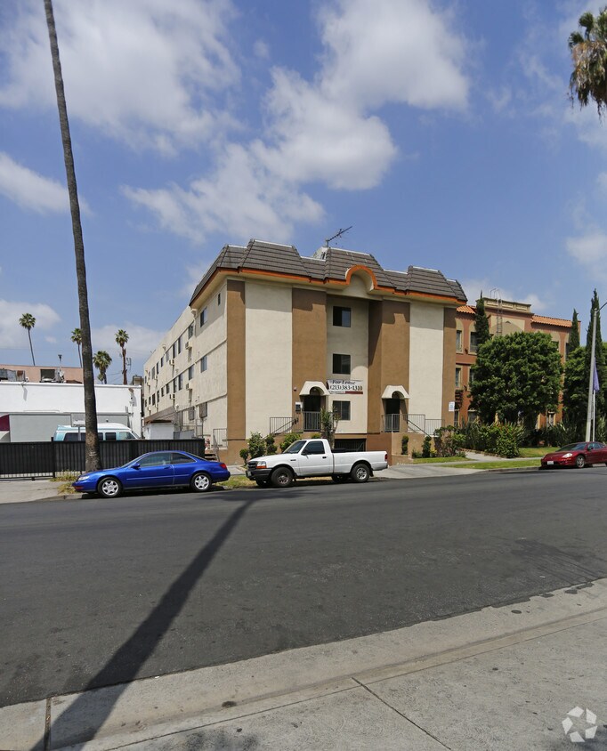 Primary Photo - 545 S Manhattan Pl