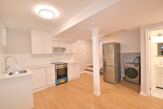 Building Photo - 102 Belmont Av
