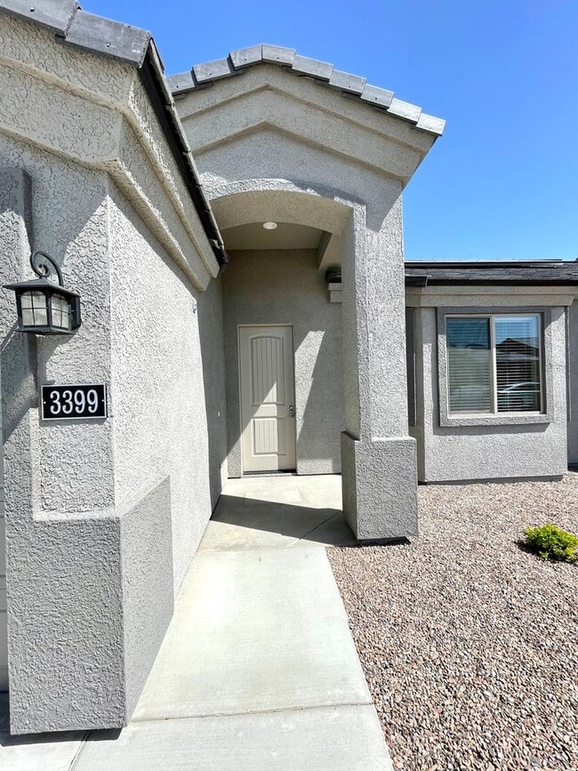 Foto del edificio - Beautiful 3 Bedroom Home in Southern Vistas w/ Solar!