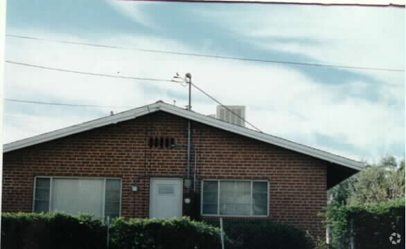 Foto del edificio - 828-838 W 18th St