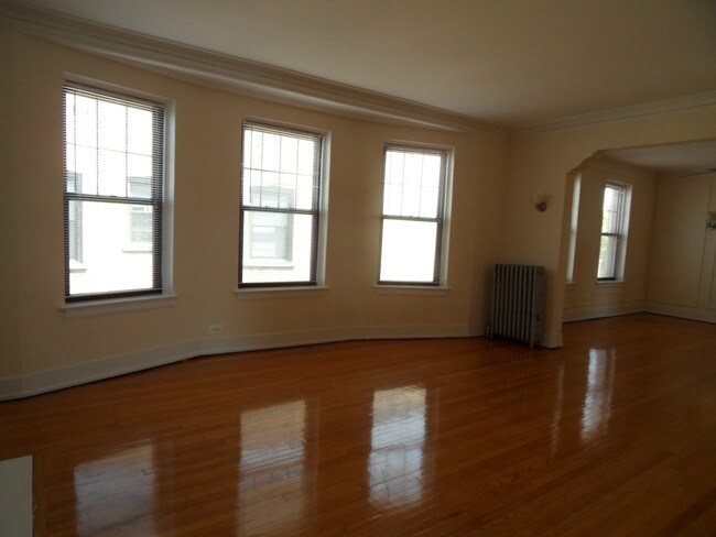 Building Photo - 1222 W Farwell Ave