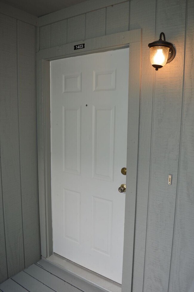 Foto del edificio - 2 Bedroom, 2 Bathroom Apartment in Cedarwood