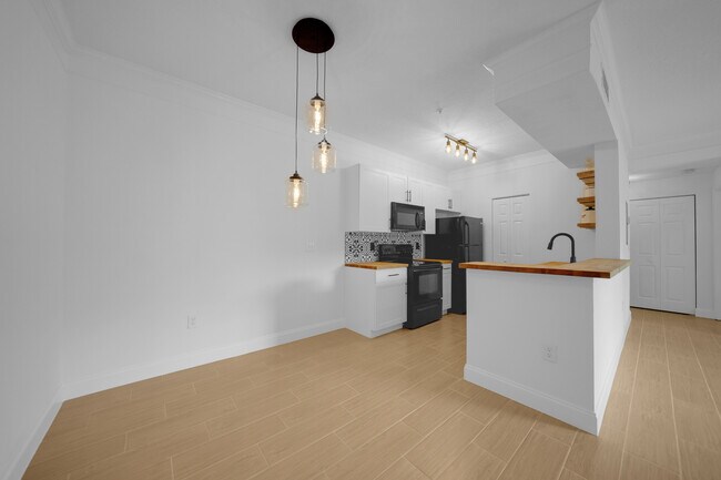 Building Photo - 11511 Villa Grand