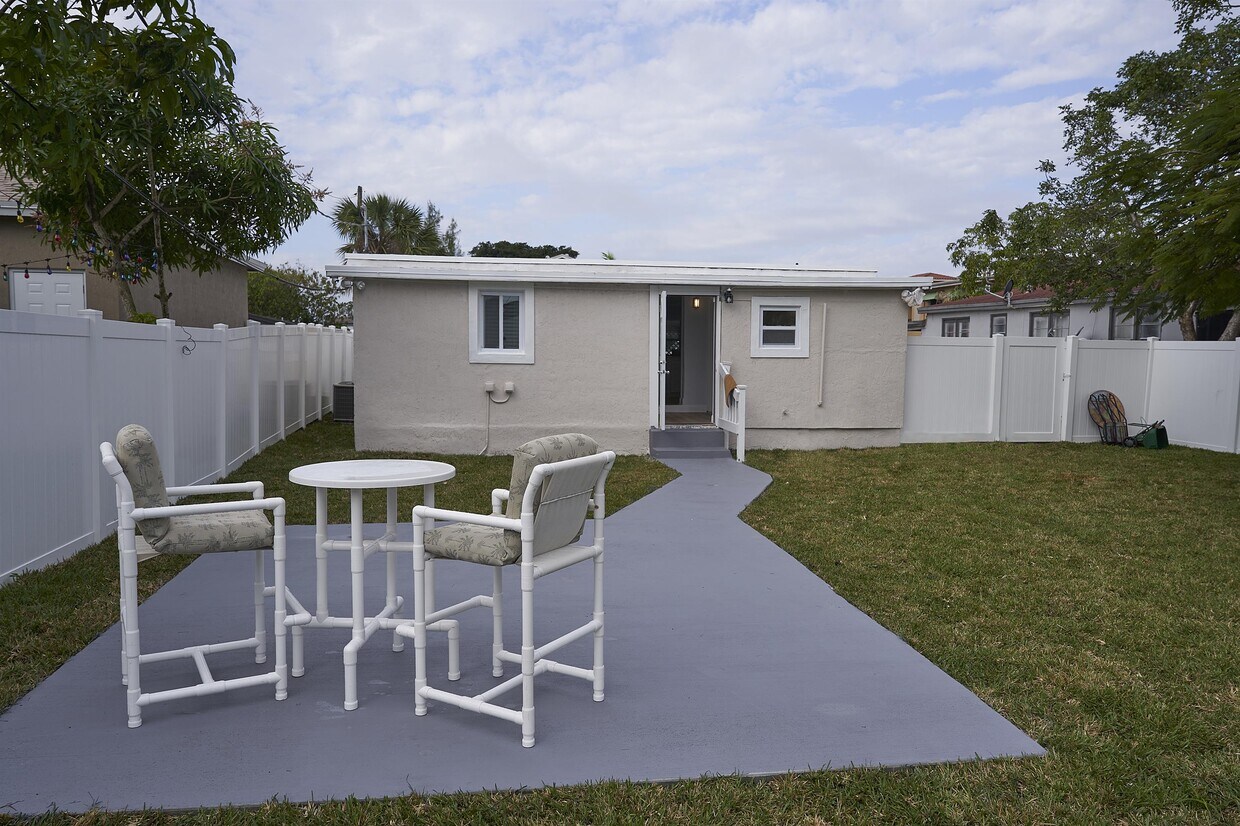 Foto principal - 532 NW 15th Terrace